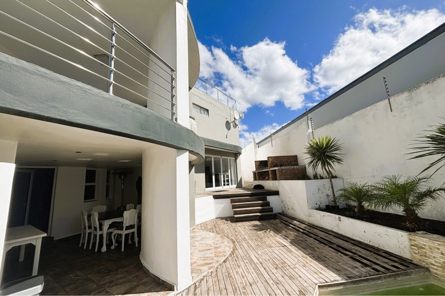6 Bedroom Property for Sale in Perlemoenbaai Western Cape